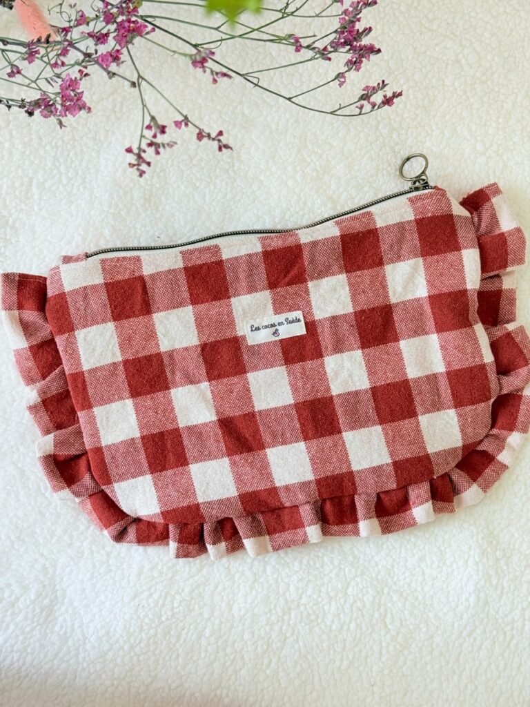 Trousse de toilette plate à volants