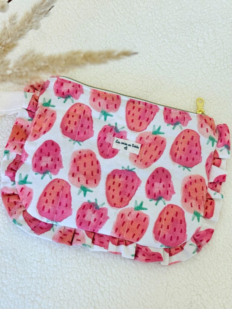 Trousse de toilette plate à volants