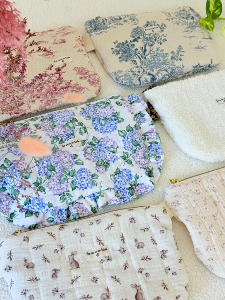 Vanity Bag Flat with Ruffles - Image 4