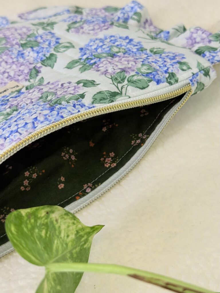 Vanity Bag Flat with Ruffles - Image 2