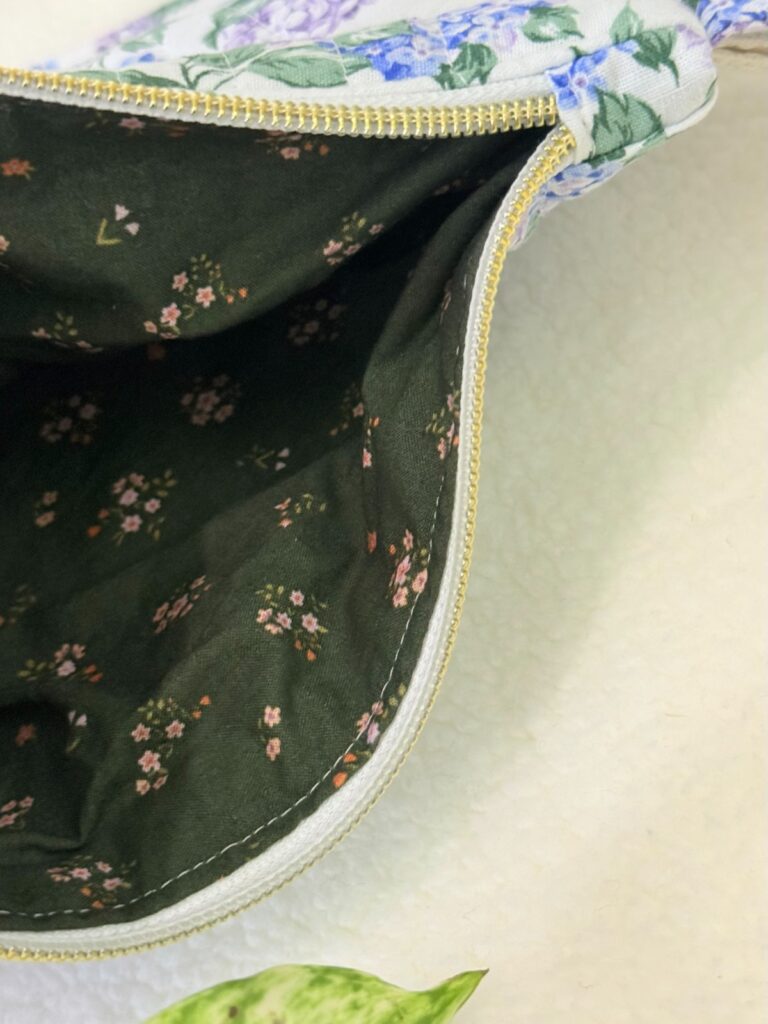 Vanity Bag Flat with Ruffles - Image 3