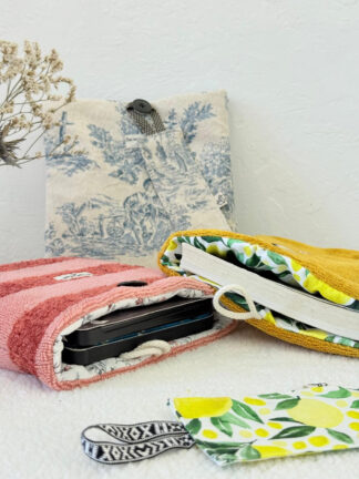 Book and e-reader pockets